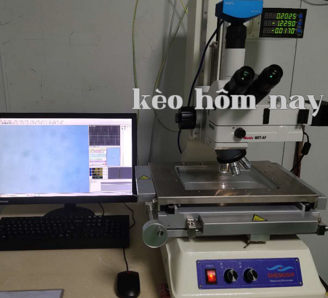 Máy hiển vi quang học 2.5D